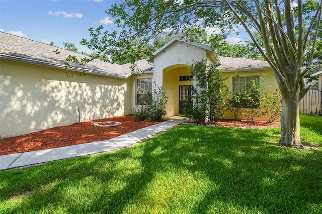 6918 Potomac Cir, Riverview, FL 33578 - single story home featuring stucco siding, a front lawn, and a shingled roof