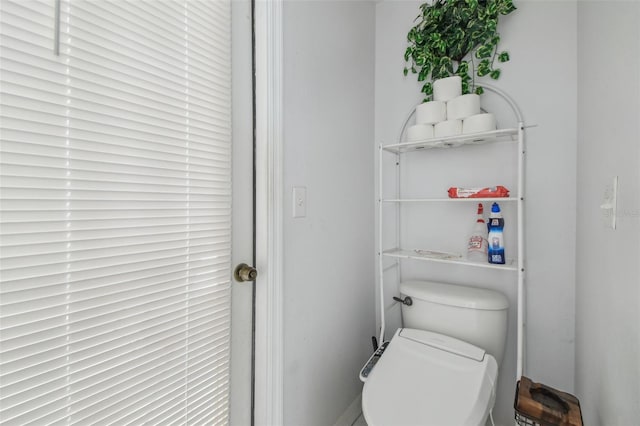 6918 Potomac Cir, Riverview, FL 33578 - bathroom featuring toilet