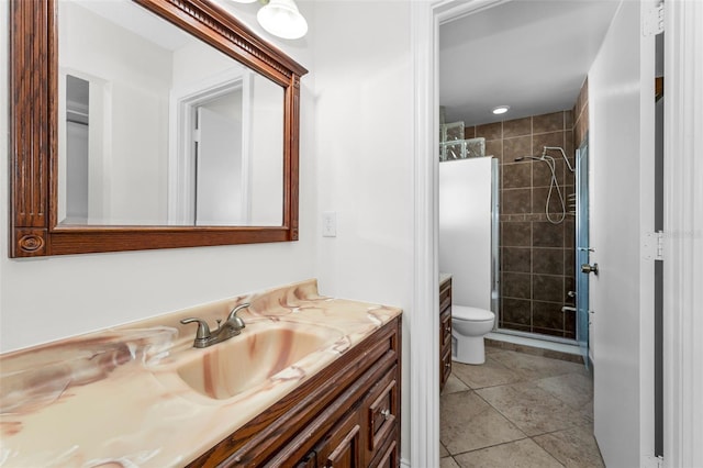 3041 Oak View Dr, Palm Harbor, FL 34684 - full bathroom featuring vanity, a tile shower, toilet, and tile patterned floors