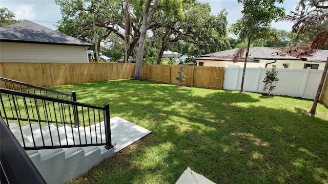 7011 N 15th St, Tampa, FL 33610 - view of yard