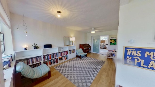 1200 47th St N, Saint Petersburg, FL 33713 - sitting room with wood finished floors and a ceiling fan