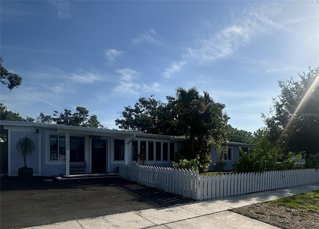 1200 47th St N, Saint Petersburg, FL 33713 - view of front of property featuring a fenced front yard