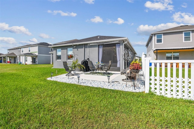 9577 Sandy Bluffs Cir, Parrish, FL 34219 - back of property with a patio area and a sunroom