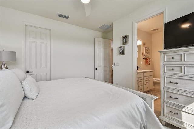9577 Sandy Bluffs Cir, Parrish, FL 34219 - bedroom featuring connected bathroom and ceiling fan
