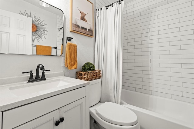 512 Flame Tree Dr, Apollo Beach, FL 33572 - full bath with vanity, toilet, shower / tub combo, and a textured wall
