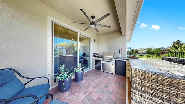 6118 Voyagers Pl, Apollo Beach, FL 33572 - view of patio / terrace with area for grilling and a ceiling fan