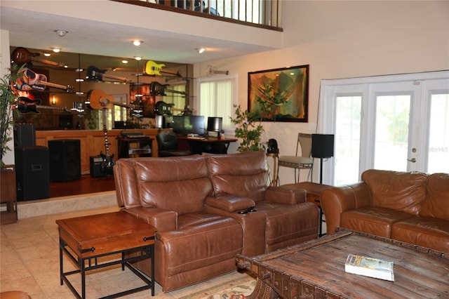 12929 Sugar Creek Blvd, Hudson, FL 34669 - living area with a high ceiling