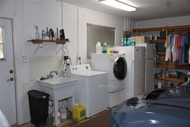 12929 Sugar Creek Blvd, Hudson, FL 34669 - laundry area with independent washer and dryer and concrete block wall