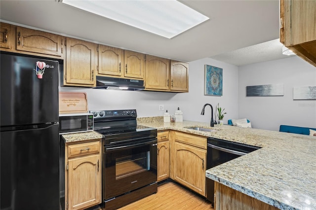 802 Antler Ct, Brandon, FL 33511 - kitchen featuring black appliances, under cabinet range hood, a sink, a peninsula, and light wood-type flooring