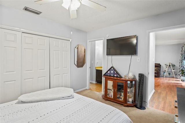 802 Antler Ct, Brandon, FL 33511 - bedroom with a closet, ceiling fan, baseboards, a textured ceiling, and ensuite bathroom