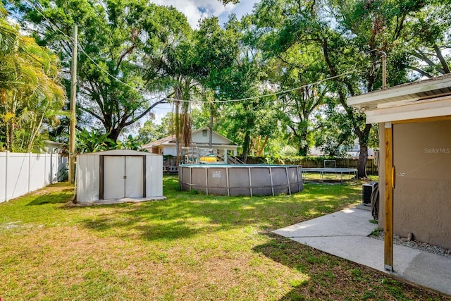 1403 W Pradera Ave, Tampa, FL 33612 - view of yard with a trampoline