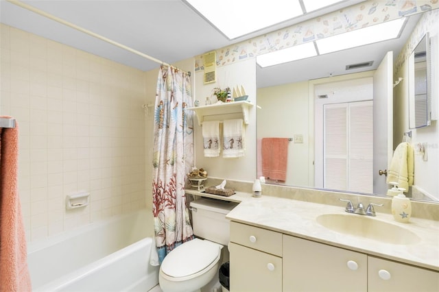 14950 Gulf Blvd Unit 905, Madeira Beach, FL 33708 - bathroom with toilet, vanity, and shower / tub combo with curtain