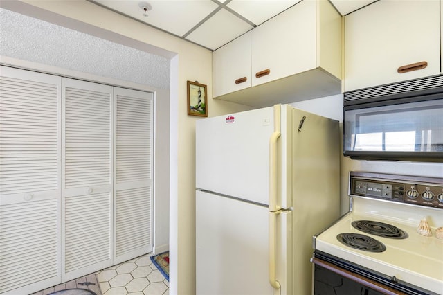 14950 Gulf Blvd Unit 905, Madeira Beach, FL 33708 - kitchen featuring white appliances