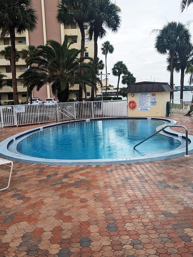 4725 Cove Cir Unit 908, Saint Petersburg, FL 33708 - view of community pool