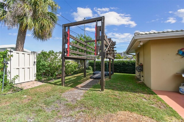 10387 Majestic Dr, Largo, FL 33774 - view of yard with stairway