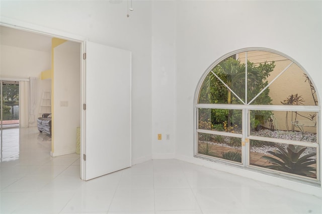 7833 Ontario Street Cir, Sarasota, FL 34243 - unfurnished room with light tile patterned flooring and baseboards