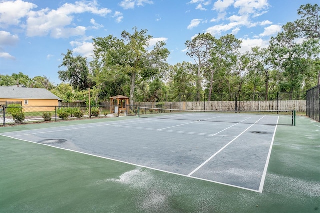 7833 Ontario Street Cir, Sarasota, FL 34243 - view of tennis court featuring community basketball court and view of wooded area