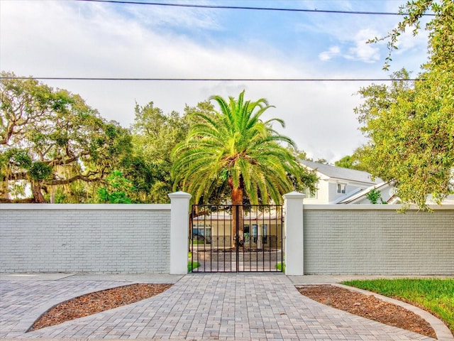 504 Riverside Dr Unit 504, Tarpon Springs, FL 34689 - view of gate