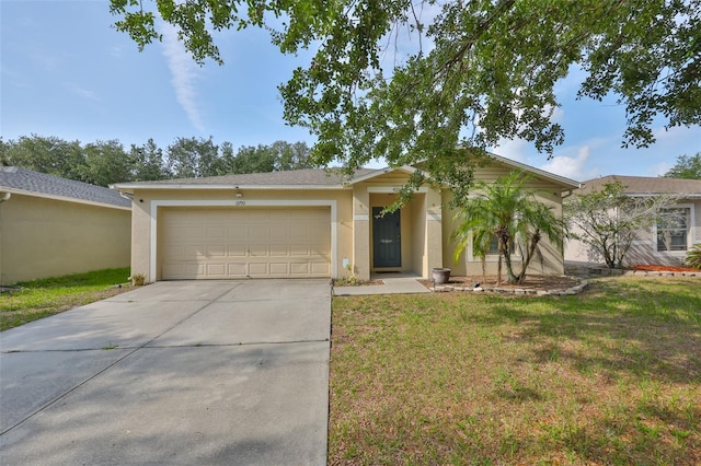 13750 Fareham Rd, Odessa, FL 33556 - ranch-style home featuring an attached garage, driveway, stucco siding, and a front lawn