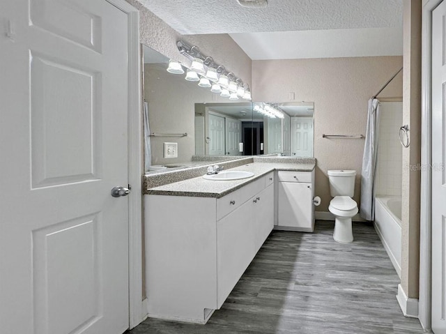 202 E S St Unit 5050, Orlando, FL 32801 - full bath featuring toilet, vanity, wood finished floors, shower / bathtub combination with curtain, and a textured ceiling