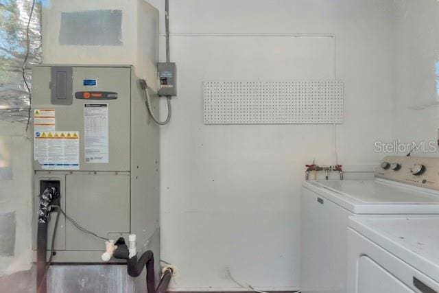 243 45th St N, Saint Petersburg, FL 33713 - laundry area with washing machine and clothes dryer