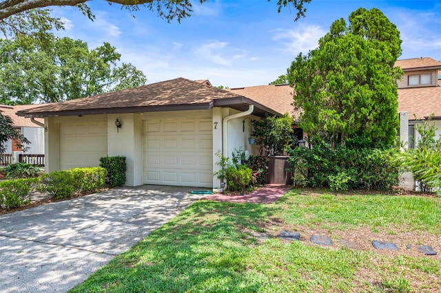 940 Fenton Ln Unit 7, Lakeland, FL 33809 - view of front of property featuring stucco siding, an attached garage, driveway, and a shingled roof