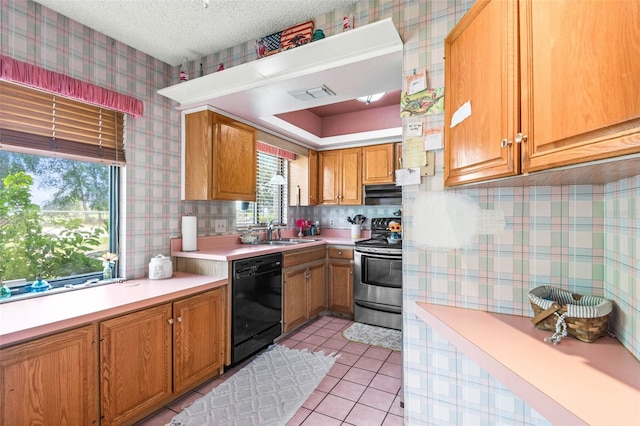 940 Fenton Ln Unit 7, Lakeland, FL 33809 - kitchen with dishwasher, stainless steel electric stove, a sink, light countertops, and wallpapered walls