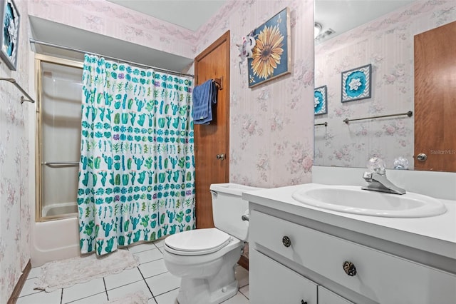 940 Fenton Ln Unit 7, Lakeland, FL 33809 - full bathroom featuring wallpapered walls, vanity, tile patterned floors, toilet, and shower / tub combo with curtain