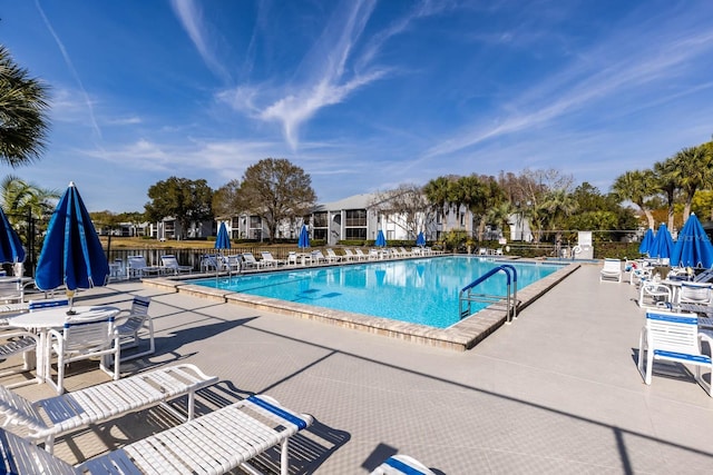 1109 Pine Ridge Cir W Unit C1, Tarpon Springs, FL 34688 - community pool featuring a patio