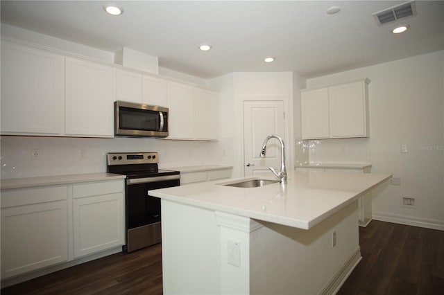 9512 Summers Cay Cir, Thonotosassa, FL 33592 - kitchen with appliances with stainless steel finishes, a sink, dark wood finished floors, a center island with sink, and recessed lighting