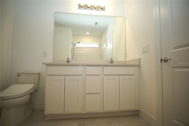 9512 Summers Cay Cir, Thonotosassa, FL 33592 - full bathroom featuring double vanity, toilet, a shower, and baseboards