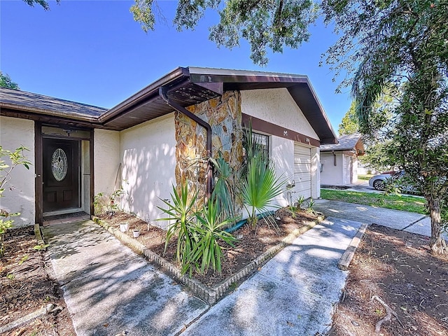 2031 Dover Ct, Oldsmar, FL 34677 - view of front of house with stucco siding