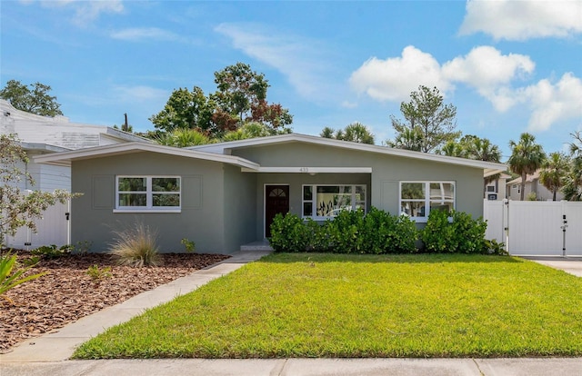 433 Pineapple St, Tarpon Springs, FL 34689 - view of front of home with a gate and stucco siding