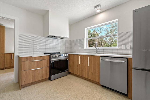 433 Pineapple St, Tarpon Springs, FL 34689 - kitchen featuring appliances with stainless steel finishes, backsplash, light countertops, modern cabinets, and a textured ceiling