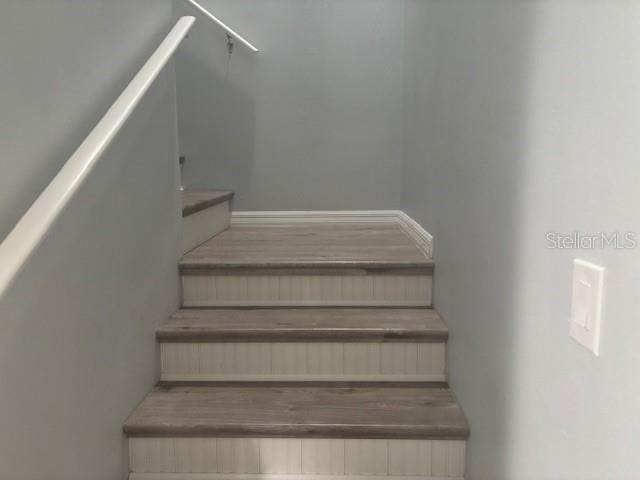 6520 Thicket Trl, New Port Richey, FL 34653 - view of staircase
