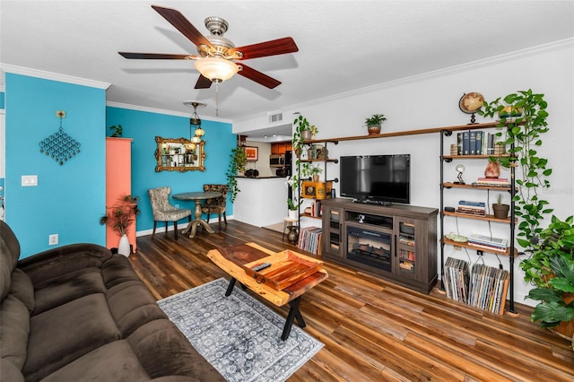 704 Lyndhurst St Unit 624, Dunedin, FL 34698 - living area with crown molding, ceiling fan, wood finished floors, and baseboards