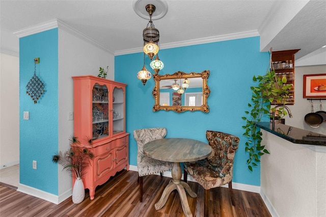 704 Lyndhurst St Unit 624, Dunedin, FL 34698 - dining area with wood finished floors, ornamental molding, and baseboards