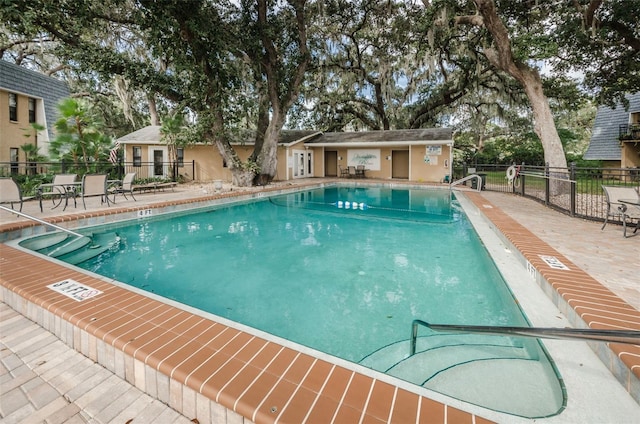 704 Lyndhurst St Unit 624, Dunedin, FL 34698 - community pool with a patio