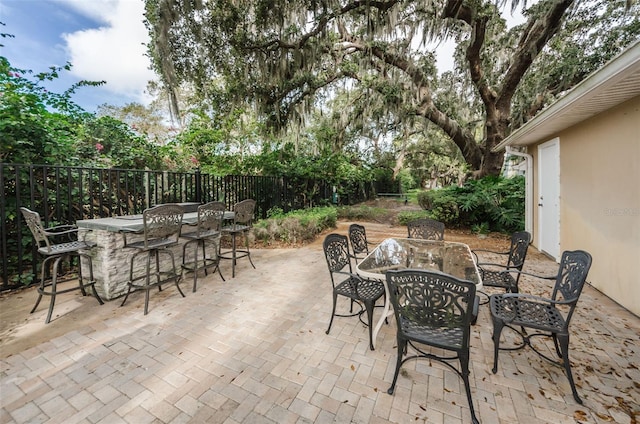 704 Lyndhurst St Unit 624, Dunedin, FL 34698 - fenced backyard featuring a patio area and outdoor dining space