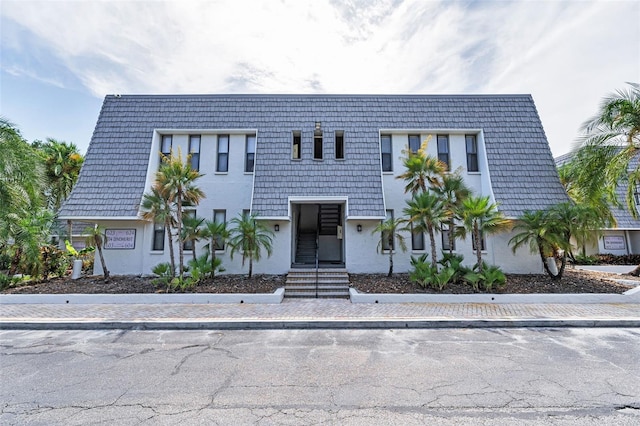 704 Lyndhurst St Unit 624, Dunedin, FL 34698 - view of front facade featuring mansard roof