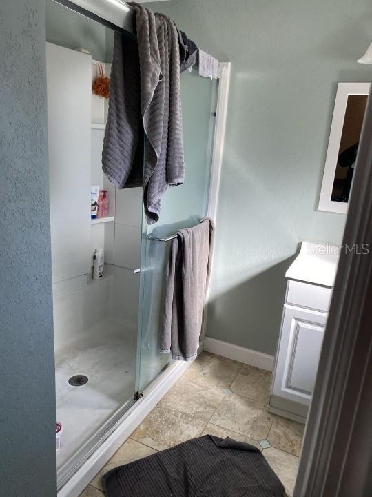 3512 16th St E, Bradenton, FL 34208 - full bath featuring a shower stall and vanity