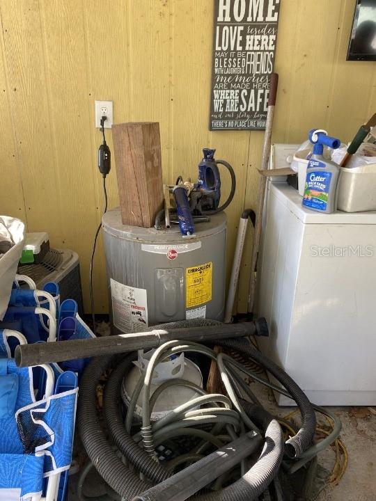 3512 16th St E, Bradenton, FL 34208 - utilities with washer / clothes dryer