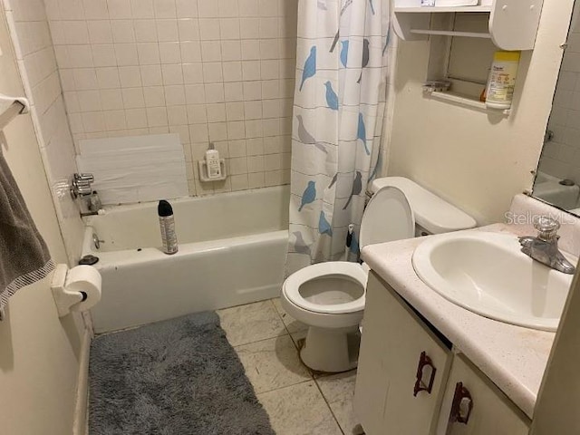 3512 16th St E, Bradenton, FL 34208 - full bath featuring toilet, vanity, shower / bath combination with curtain, and tile patterned floors