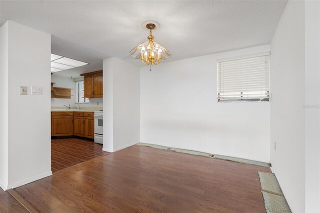 500 N Osceola Ave Unit 811, Clearwater, FL 33755 - empty room with dark wood-style floors, a chandelier, and baseboards