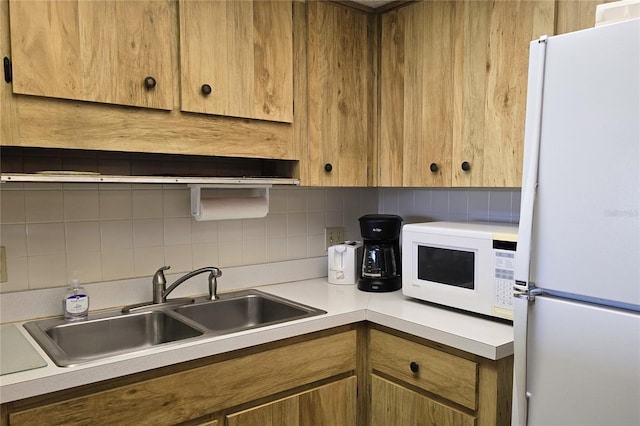 4324 Tahitian Gardens Cir Unit J, Holiday, FL 34691 - kitchen with white appliances, a sink, light countertops, and tasteful backsplash