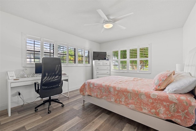 629 Fort Duquesna Dr, Sun City Center, FL 33573 - bedroom featuring wood finished floors, baseboards, a desk, and a ceiling fan