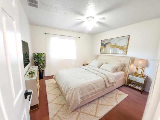 2935 Lichen Ln Unit D, Clearwater, FL 33760 - bedroom featuring a textured ceiling, a ceiling fan, and wood finished floors