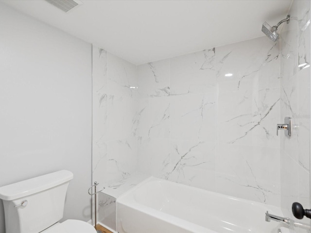 3062 Eastland Blvd Unit 405, Clearwater, FL 33761 - full bath featuring toilet and shower / bathtub combination