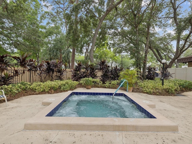 3062 Eastland Blvd Unit 405, Clearwater, FL 33761 - view of pool featuring an in-ground hot tub and a fenced backyard