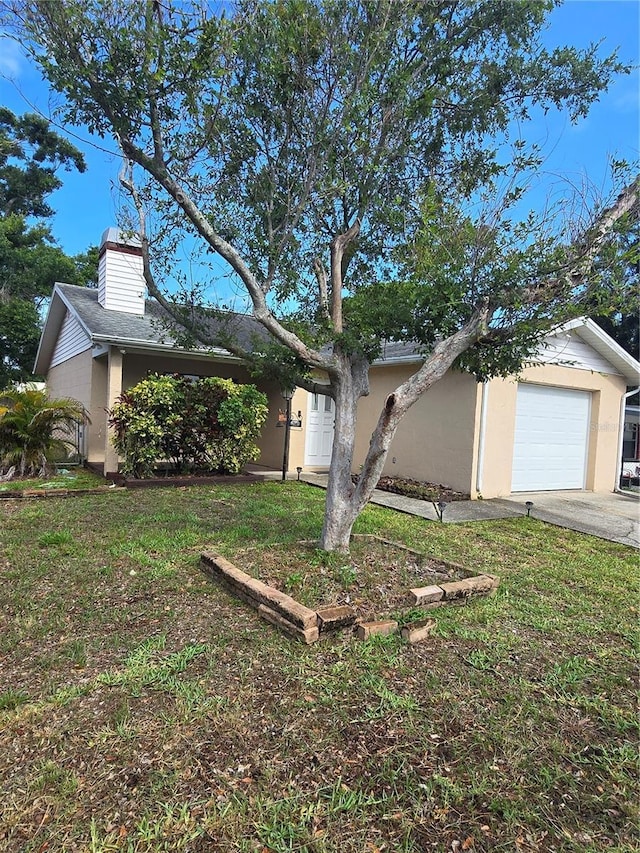 7920 52nd St N, Pinellas Park, FL 33781 - view of side of property with concrete driveway, a lawn, and stucco siding